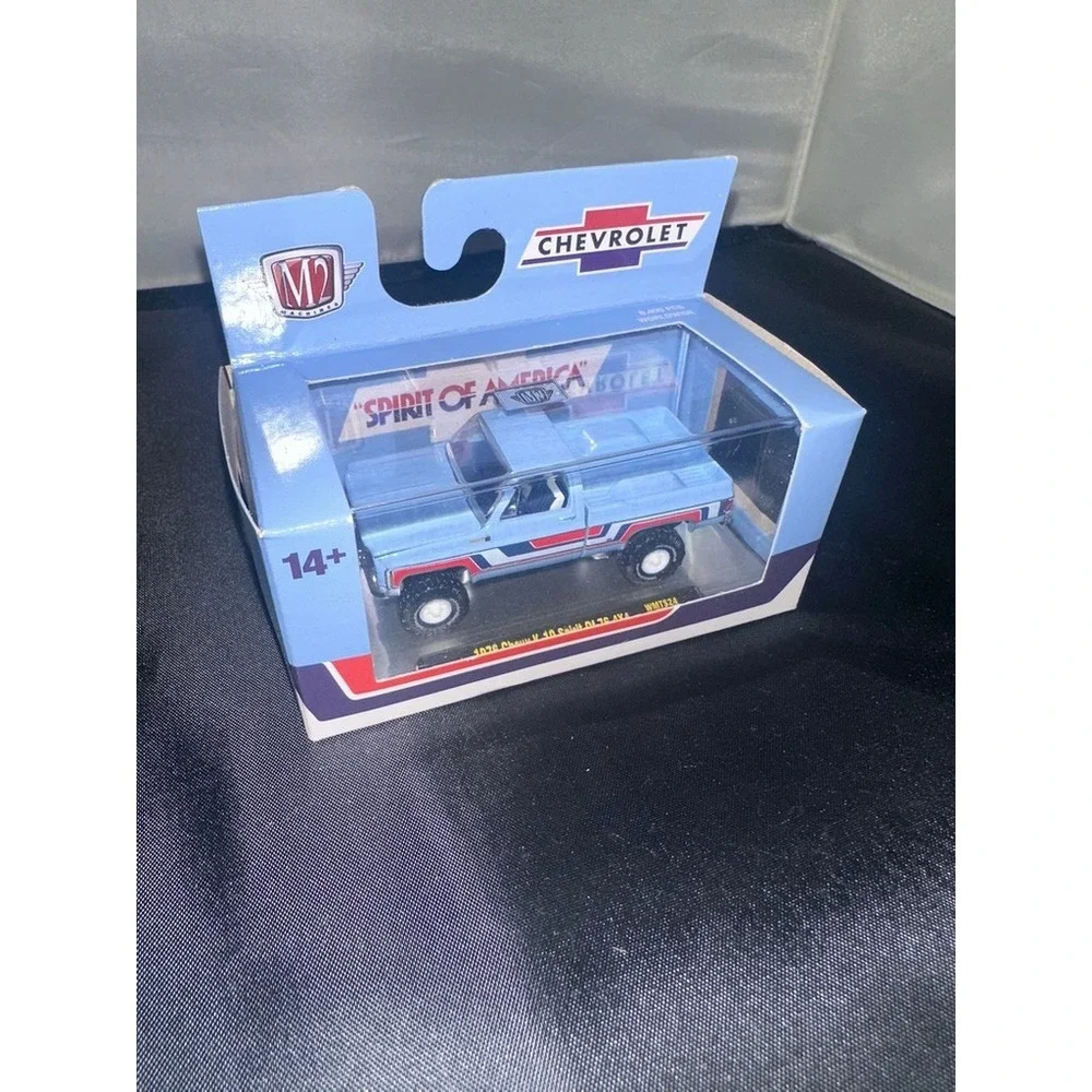 M2‎ Machines 1976 Chevrolet K-10 4X4 Spirit of 76 Blue 1:64 Diecast Truck 32500